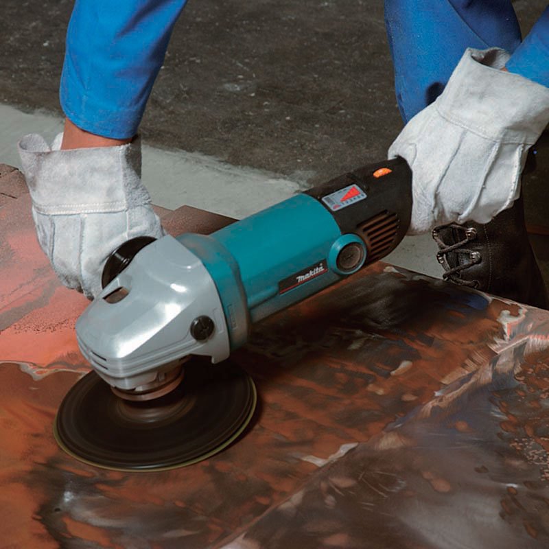 180 mm (7″) 1,600 W Variable Speed Angle Sander - Image 2