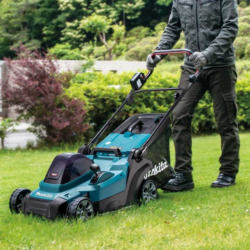 40Vmax XGT BL Cordless 43 cm (17″) Lawn Mower - Image 3