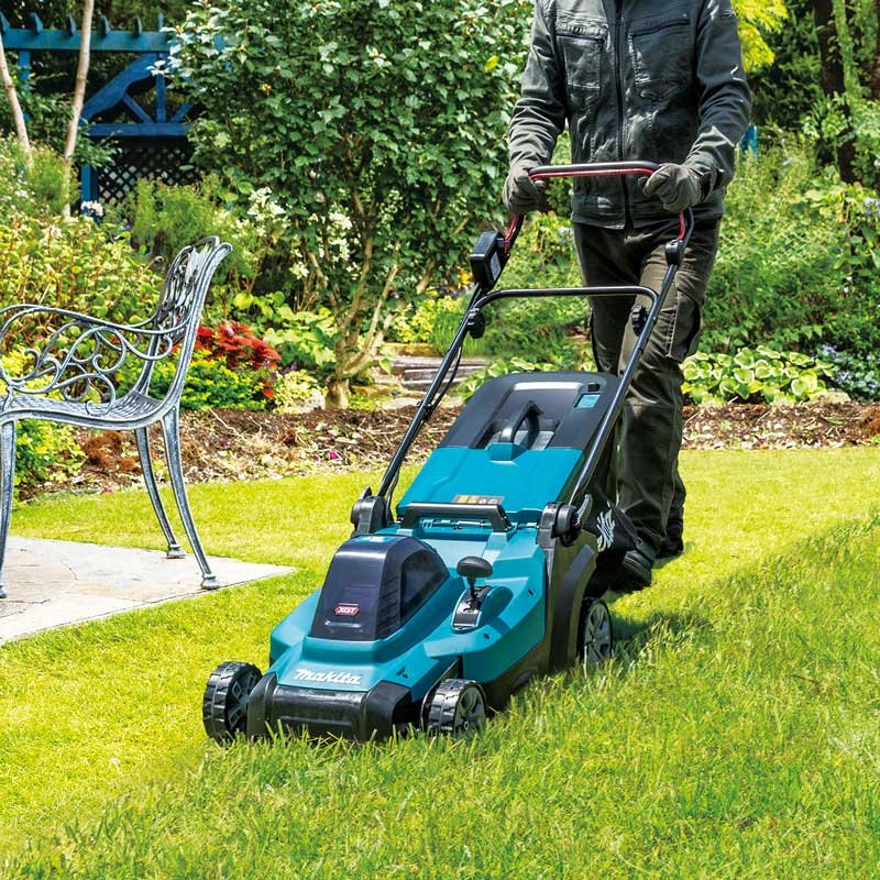 40Vmax XGT BL Cordless 43 cm (17″) Lawn Mower - Image 2